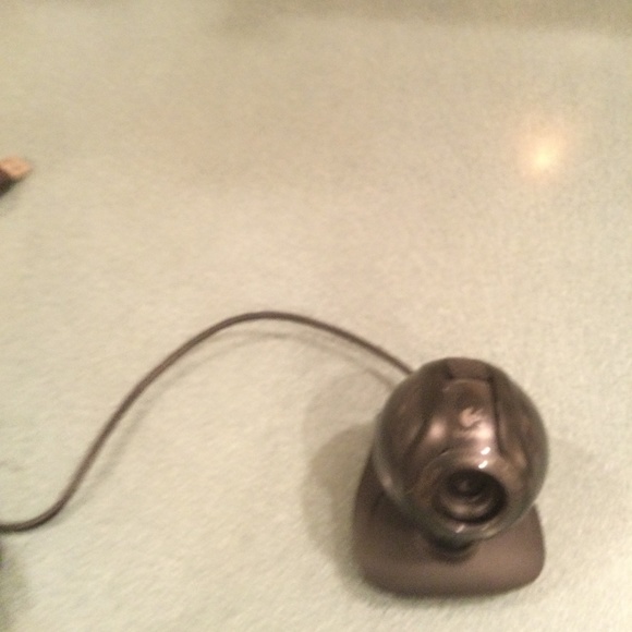 Logitech HD Web Camera (with Built-in Microphone) - Picture 6 of 9